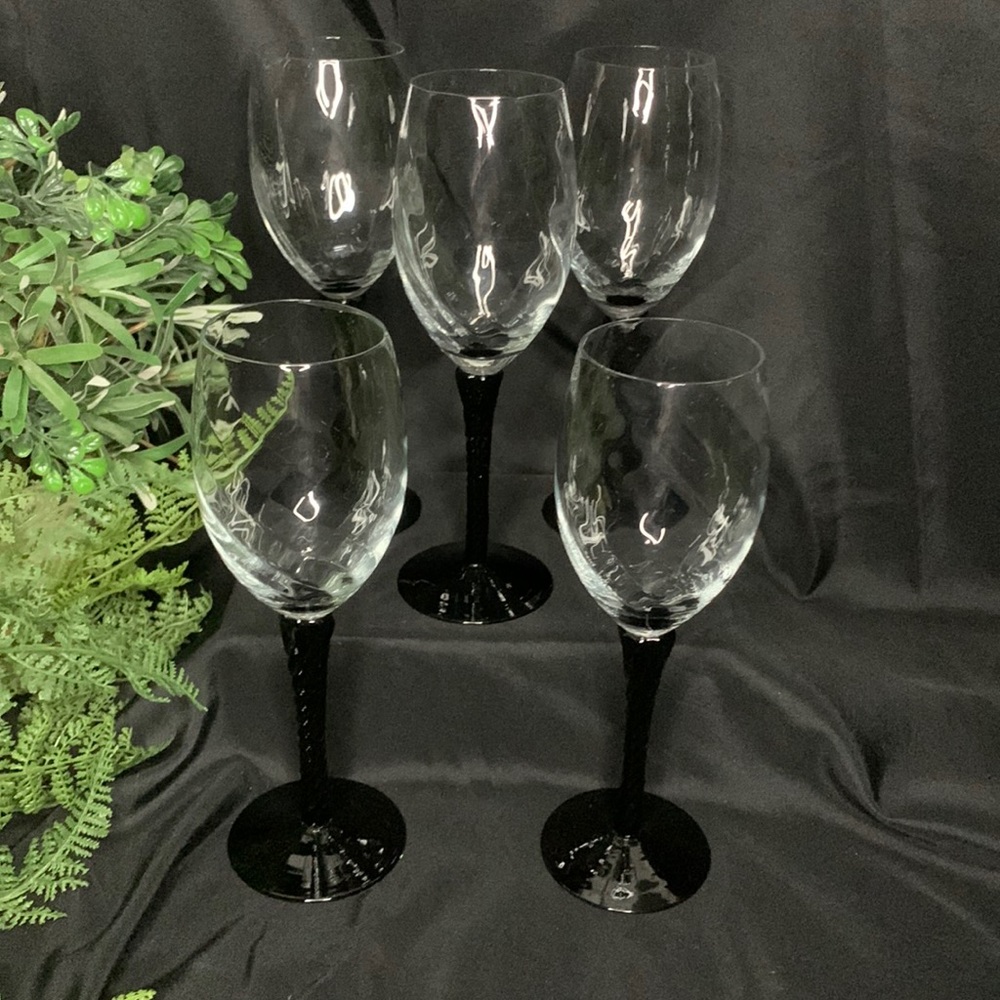 Set of 5 vintage Angelique Black Onyx Cristal D'Arques Luminarc wine glasses